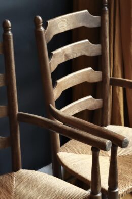 dealeuse-boutique-decoration-vintage-ancien-paris-chaise-ancienne-fauteuil-paille-tressee-bois