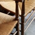 Paire de fauteuils en bois, assise en paille tressée