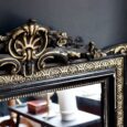 Miroir ancien en bois noir et doré