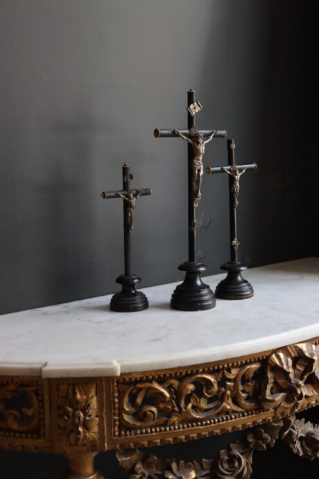 dealeuse-boutique-decoration-vintage-ancien-paris-crucifix