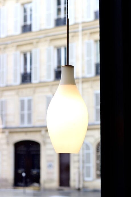 dealeuse-boutique-decoration-mobilier-luminaires-luminaire-lampe-laiton-vintage-paris-suspension-opaline-ancien