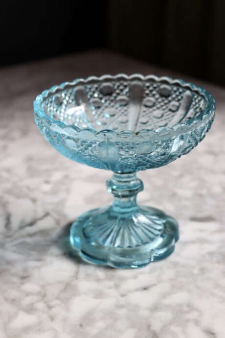 dealeuse-boutique-decoration-vintage-ancien-paris-verre-compotier-moulé