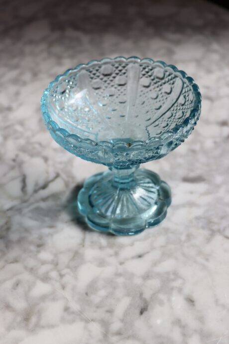 dealeuse-boutique-decoration-vintage-ancien-paris-verre-compotier-moulé