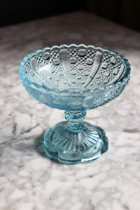 dealeuse-boutique-decoration-vintage-ancien-paris-verre-compotier-moulé