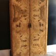 Armoire anglaise, loupe d’orme