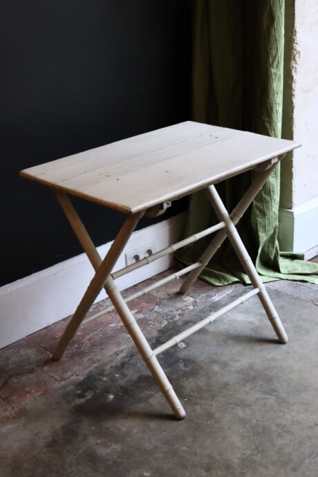 dealeuse-boutique-decoration-vintage-ancien-paris-mobilier-table-pliante-ancienne-bois