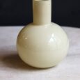 Vase en verre, couleur vanille