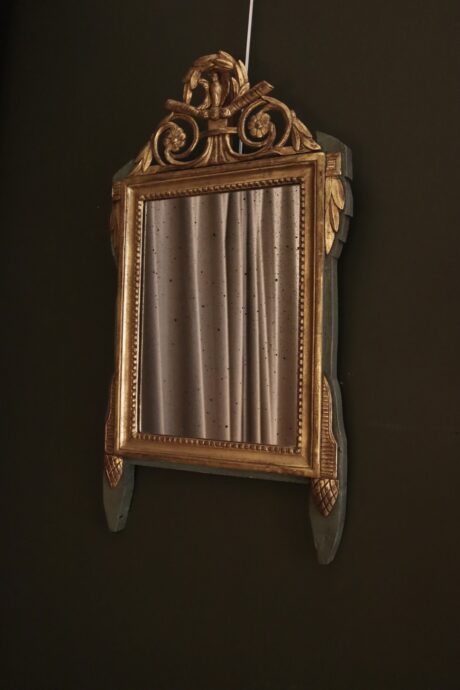 dealeuse-boutique-decoration-mobilier-vintage-paris-miroir-bois-ancien-dore-ornements