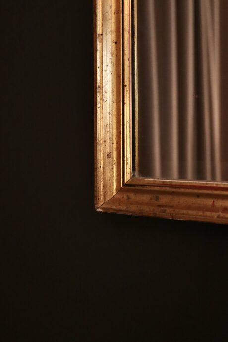 dealeuse-boutique-decoration-mobilier-vintage-paris-miroir-bois-ancien-cadre-doré-piqué