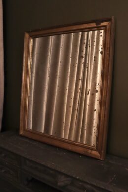 dealeuse-boutique-decoration-mobilier-vintage-paris-miroir-bois-ancien-cadre-doré-piqué