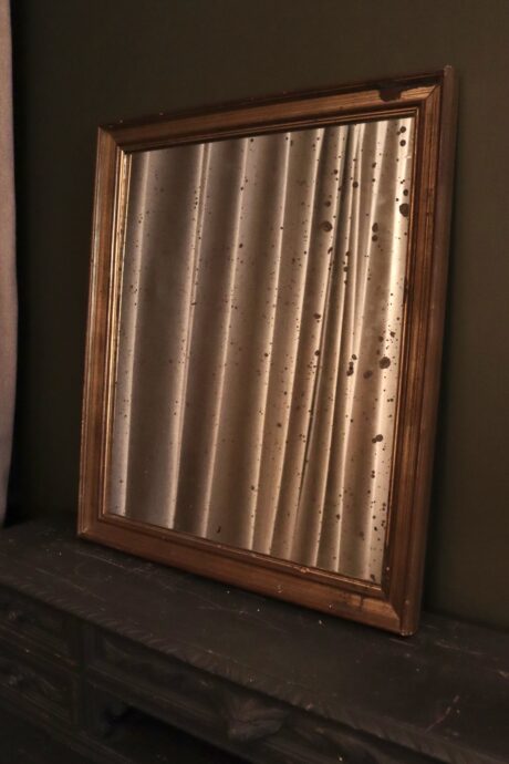 dealeuse-boutique-decoration-mobilier-vintage-paris-miroir-bois-ancien-cadre-doré-piqué