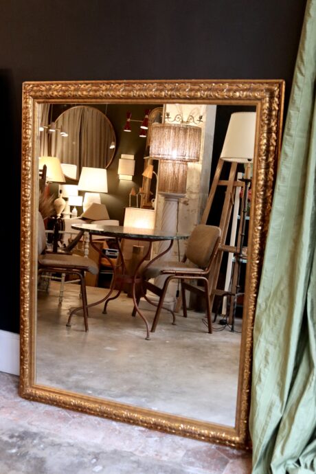 dealeuse-boutique-decoration-mobilier-vintage-paris-miroir-bois-ancien-cadre-ornemente