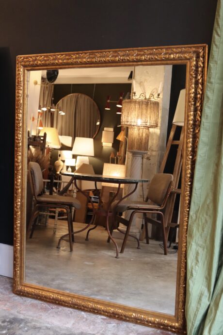 dealeuse-boutique-decoration-mobilier-vintage-paris-miroir-bois-ancien-cadre-ornemente