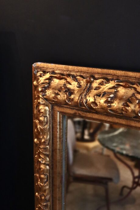 dealeuse-boutique-decoration-mobilier-vintage-paris-miroir-bois-ancien-cadre-ornemente