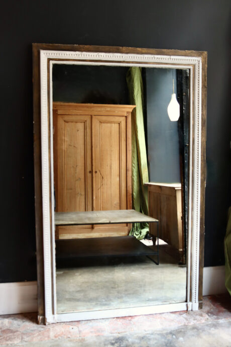 dealeuse-boutique-decoration-mobilier-vintage-paris-miroir-bois-ancien-cadre-ornemente