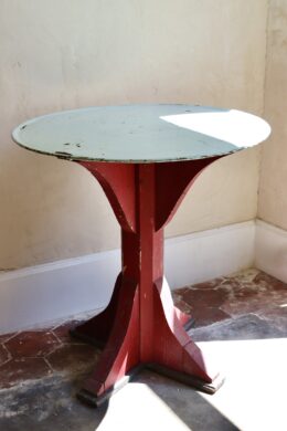 dealeuse-boutique-decoration-vintage-ancien-paris-mobilier-table-ronde-epoque-centrale-plateau-fer-appoint-pietement-bois