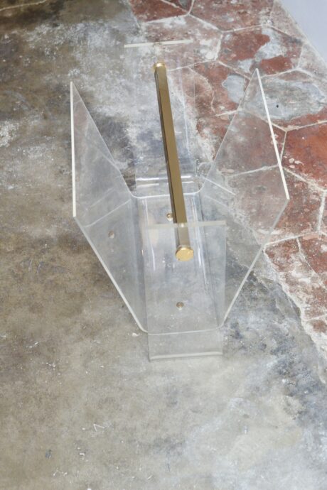 dealeuse-boutique-decoration-vintage-ancien-paris-art-porte-revues-plexiglas