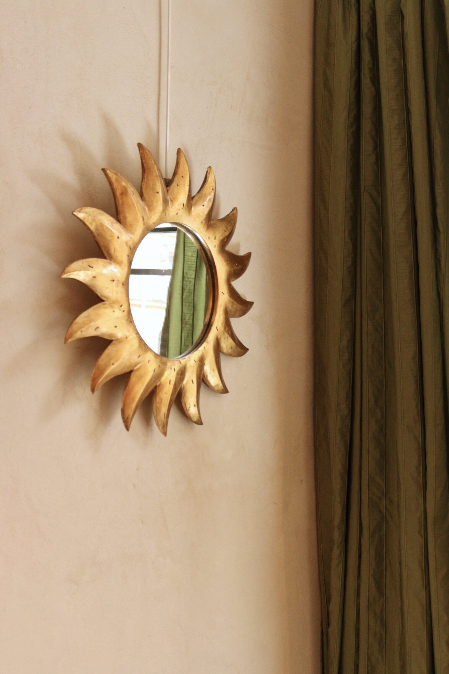 dealeuse-boutique-decoration-mobilier-vintage-paris-miroir-soleil-miroirs-ancien