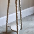 Sellette en bois, détail piètement boule