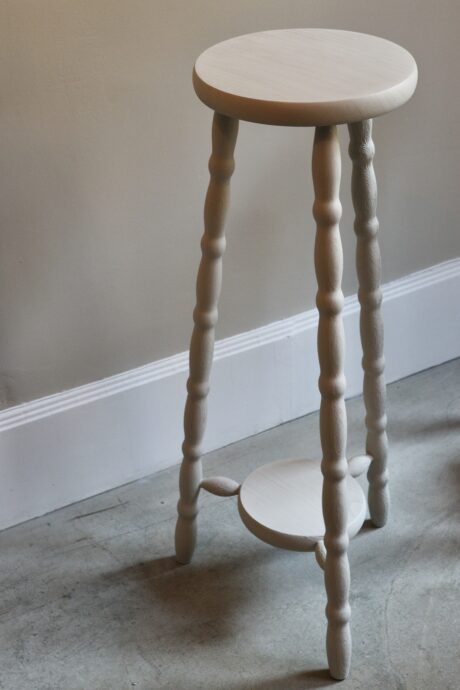 dealeuse-boutique-decoration-vintage-ancien-ancienne-paris-colonne-bois-sellette-piedestal-decorative-plante-oeuvre-table-appoint