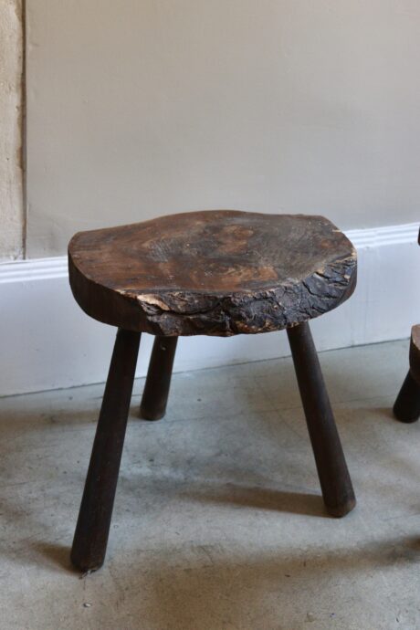 dealeuse-boutique-decoration-vintage-ancien-ancienne-paris-tabouret-bois-sellette-piedestal-decorative-plante-table-appoint
