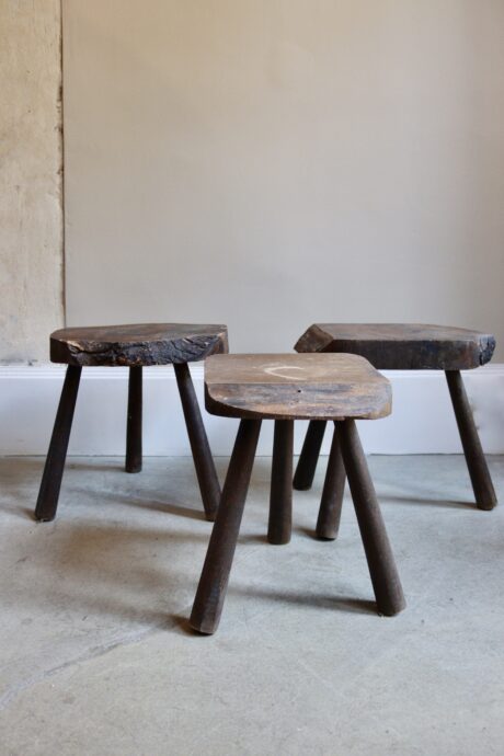 dealeuse-boutique-decoration-vintage-ancien-ancienne-paris-tabouret-bois-sellette-piedestal-decorative-plante-table-appoint