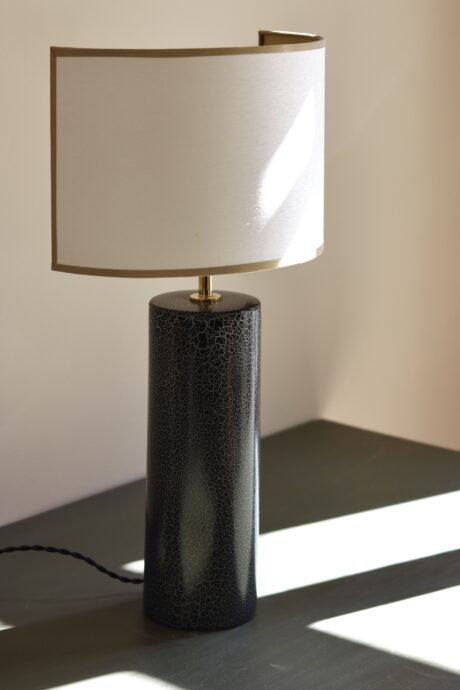 dealeuse-boutique-decoration-vintage-lampe-luminaire-ceramique-peinture-craquele-craquelee-noir-blanc-ancien-creation-abat-jour-sur-mesure