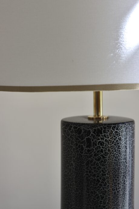 dealeuse-boutique-decoration-vintage-lampe-luminaire-ceramique-peinture-craquele-craquelee-noir-blanc-ancien-creation-abat-jour-sur-mesure