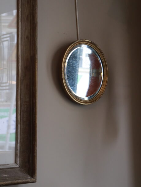dealeuse-boutique-decoration-mobilier-vintage-paris-miroir-bois-ancien-cadre-ornemente-doré-dore-biseauté-biseaute