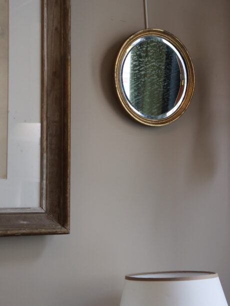 dealeuse-boutique-decoration-mobilier-vintage-paris-miroir-bois-ancien-cadre-ornemente-doré-dore-biseauté-biseaute
