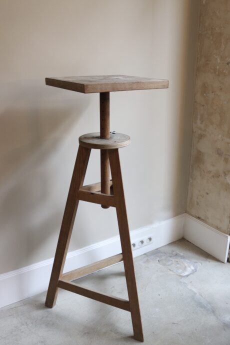 dealeuse-boutique-decoration-vintage-ancien-ancienne-paris-colonne-bois-sellette-piedestal-decorative-plante-oeuvre-table-appoint-selle-sculpteur-bois-brut