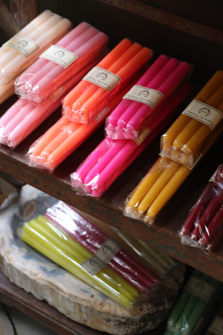 dealeuse-boutique-decoration-vintage-ancien-paris-cierges-bougies-ciergerie-des-premontres