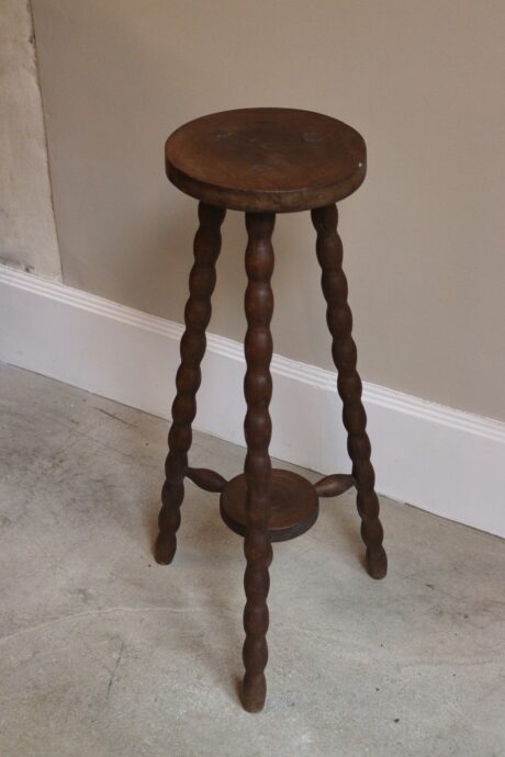 dealeuse-boutique-decoration-vintage-ancien-ancienne-paris-colonne-bois-sellette-piedestal-decorative-plante-oeuvre-table-appoint