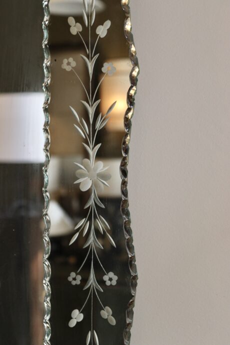 dealeuse-boutique-decoration-mobilier-vintage-paris-miroir-venitien-decor-floral