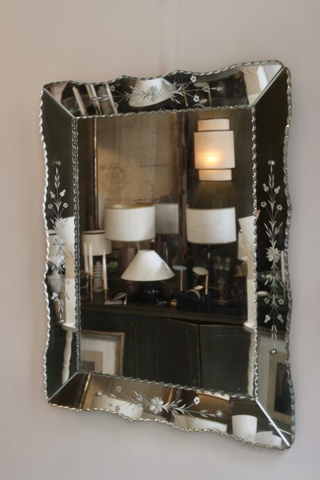 dealeuse-boutique-decoration-mobilier-vintage-paris-miroir-venitien-decor-floral