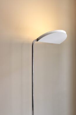 dealeuse-boutique-decoration-paris-vintage-lampe-luminaire-lampadaire-ancien-desing-mezzaluna-bruno-gecchelin-skipper-metal-métal-chrome-chromé-fabrication-italie