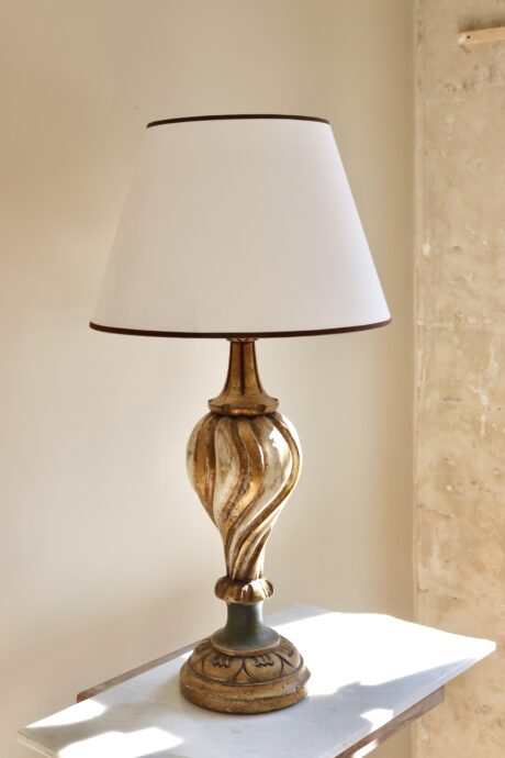 dealeuse-boutique-decoration-vintage-ancien-paris-luminaire-luminaires-lampe-pied-bois-sculpté-torsade-creation-abat-jour-sur-mesure