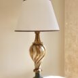 Lampe ancienne, piètement bois sculpté
