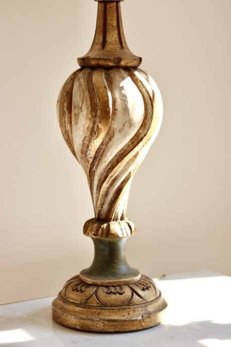 dealeuse-boutique-decoration-vintage-ancien-paris-luminaire-luminaires-lampe-pied-bois-sculpté-torsade-creation-abat-jour-sur-mesure