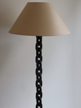 dealeuse-boutique-decoration-paris-vintage-lampe-luminaire-lampadaire-brutaliste-maillon-chaine-maille-ancien-creation-abat-jour-sur-mesure