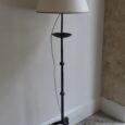 Lampadaire en bronze martelé, vers 1940