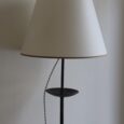 Lampadaire en bronze martelé, vers 1940