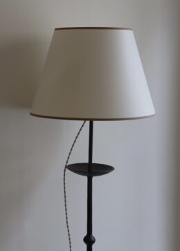 dealeuse-boutique-decoration-paris-vintage-lampe-luminaire-lampadaire-fer-forgé-bronze-martele-1940-marolle-france-ancien-creation-abat-jour-sur-mesure